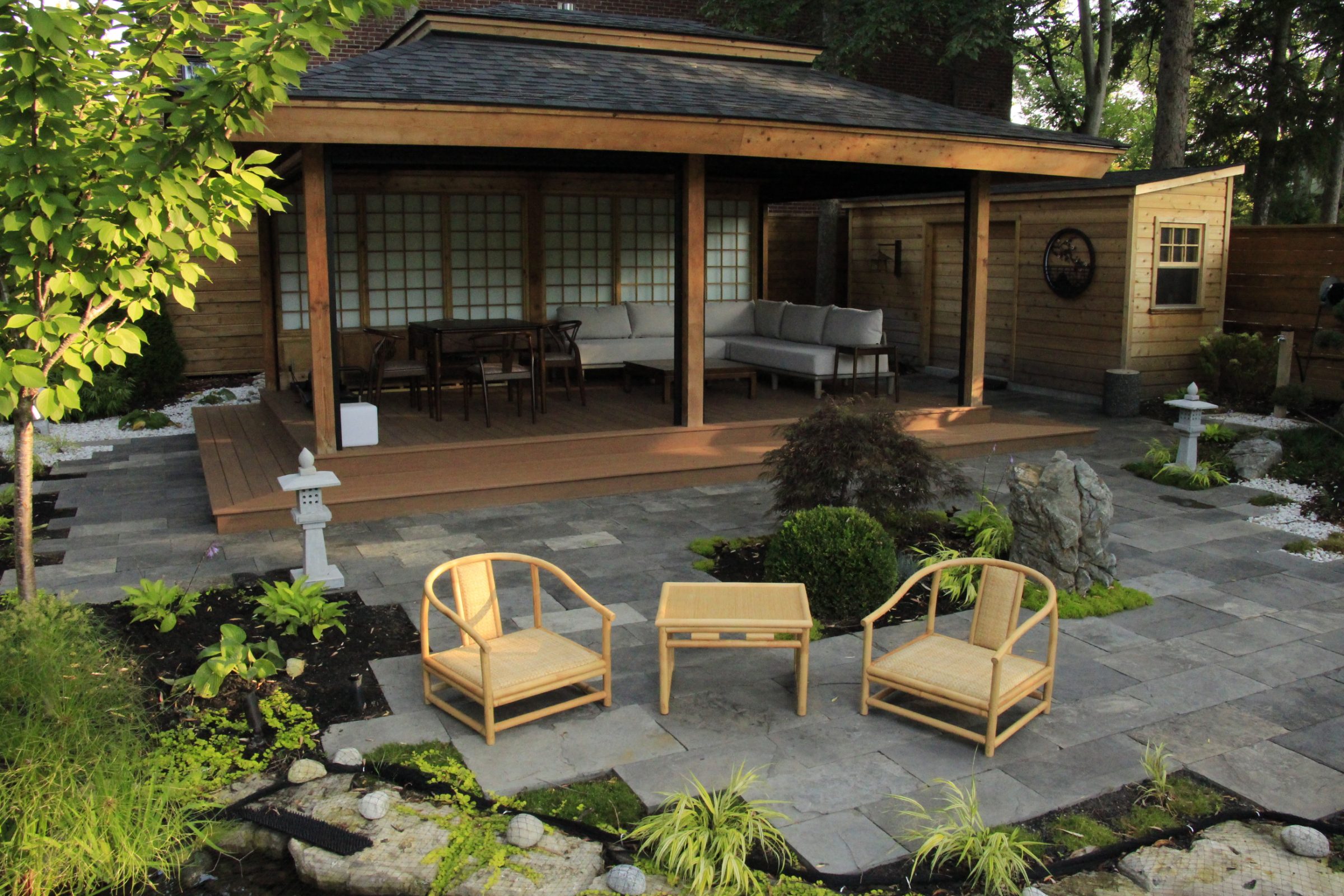 Modern Japanese-style garden with patio seating
